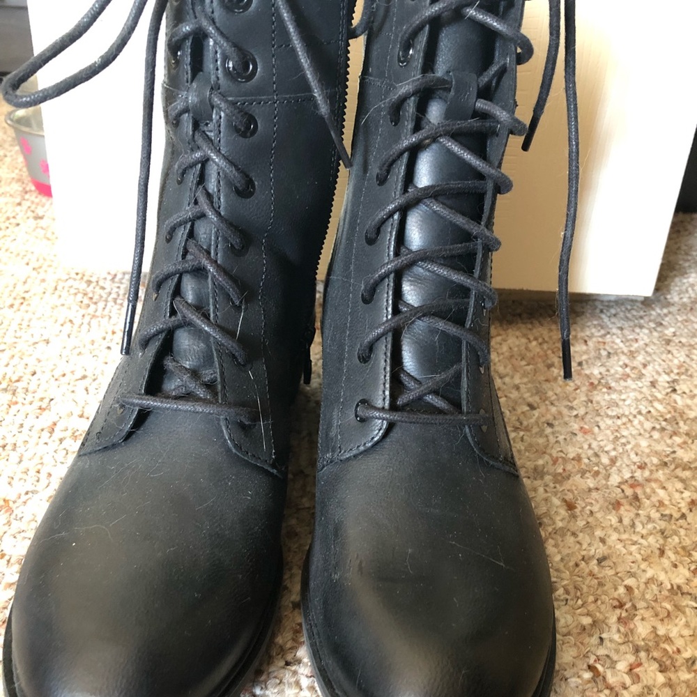 Worn once black Timberland boots. Excellent condition. Size 9.5.